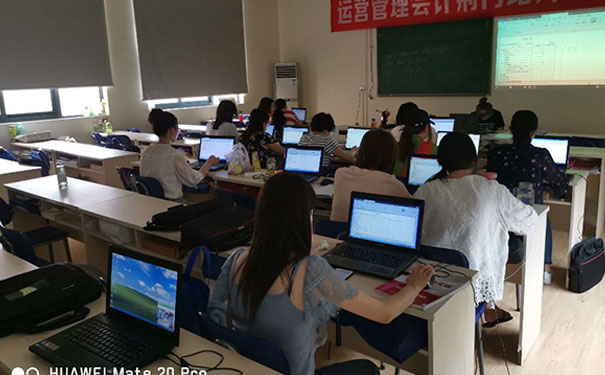 佛山顺德区学会计哪个学校好_学费多少钱