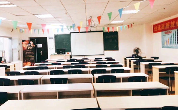 武汉市硚口区学会计哪个学校好_学费多少钱