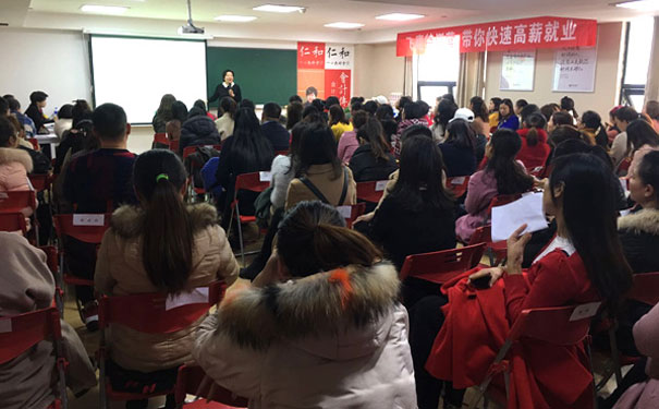 武汉江汉区学会计哪个学校好_学费多少钱